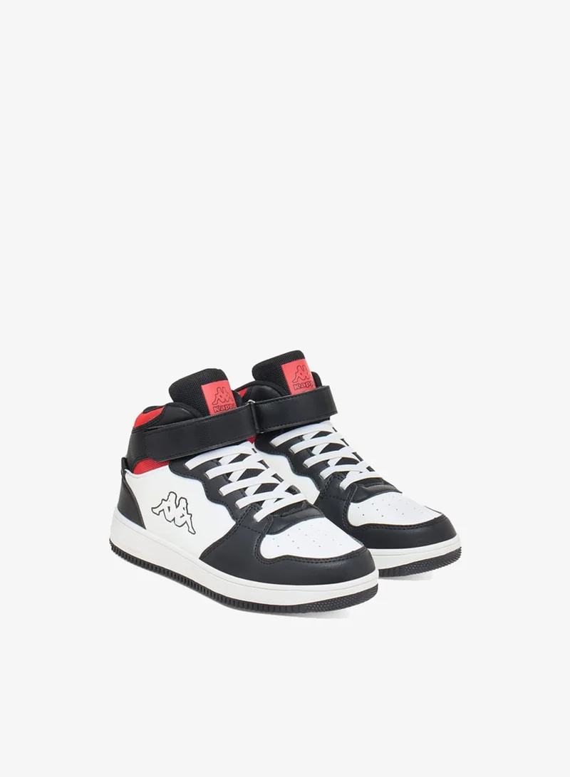 كابا حذاء رياضي للأولاد بتفاصيل شعار وإغلاق بشريط لاصق